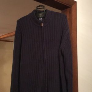 Men’s Gap sweater